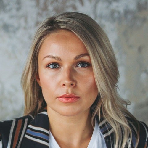 beautiful blonde seriosly young woman wq6ywnm min.jpg