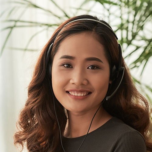 young business lady tay76pp min.jpg